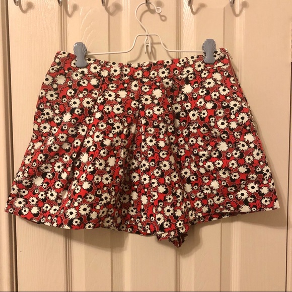 Zara Pants - M - Zara Trafaluc Pleated Red Floral Shorts